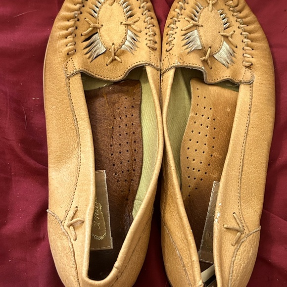 Women’s Shoes - Picture 1 of 4